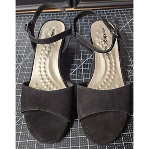 Walking Cradles Lydia Black Suede sandals‎ US 6.5 M (B)